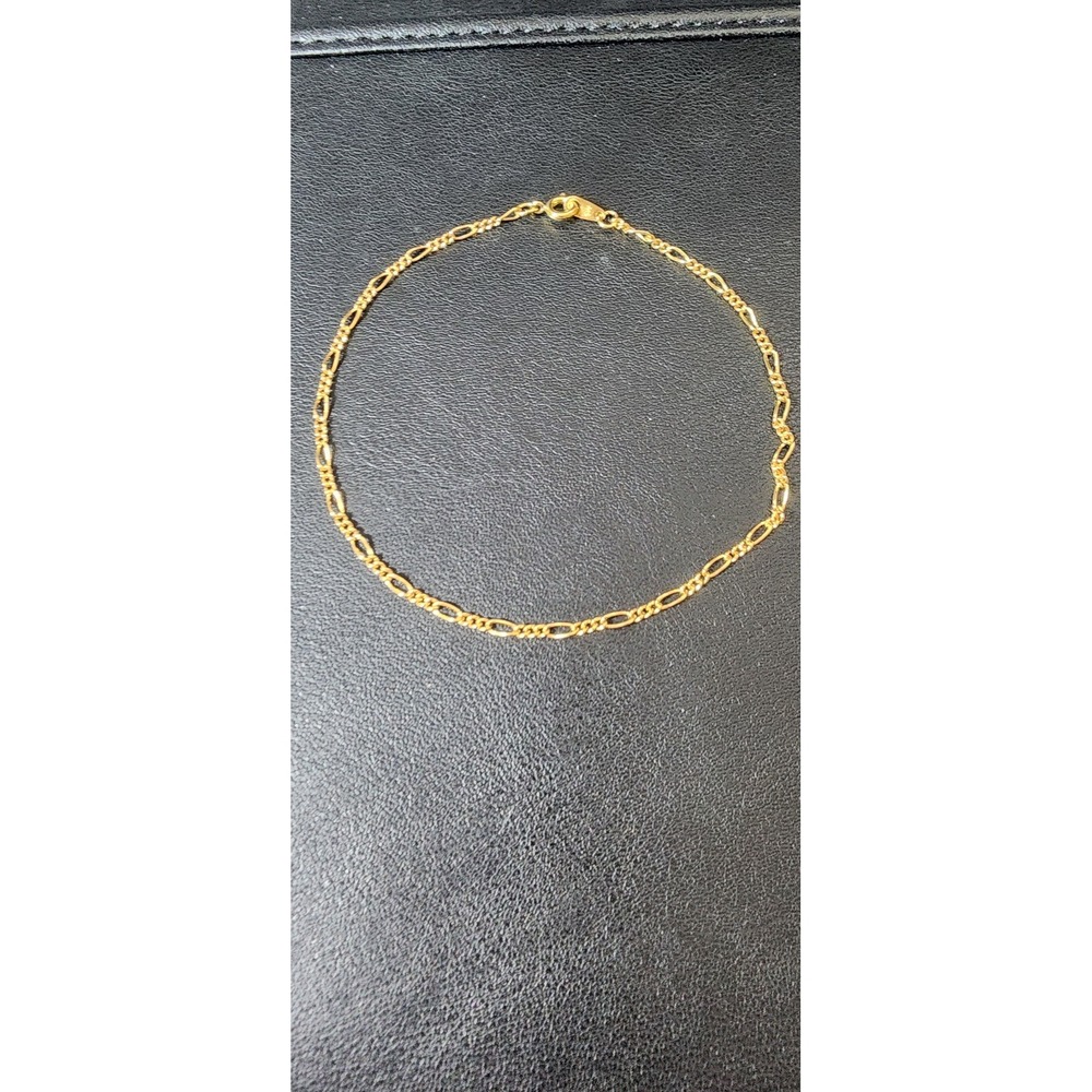 Gold Tone Figaro Chain Bracelet 8.75 Inch Classic 3:1 Link Jewelry - Picture 2 of 4